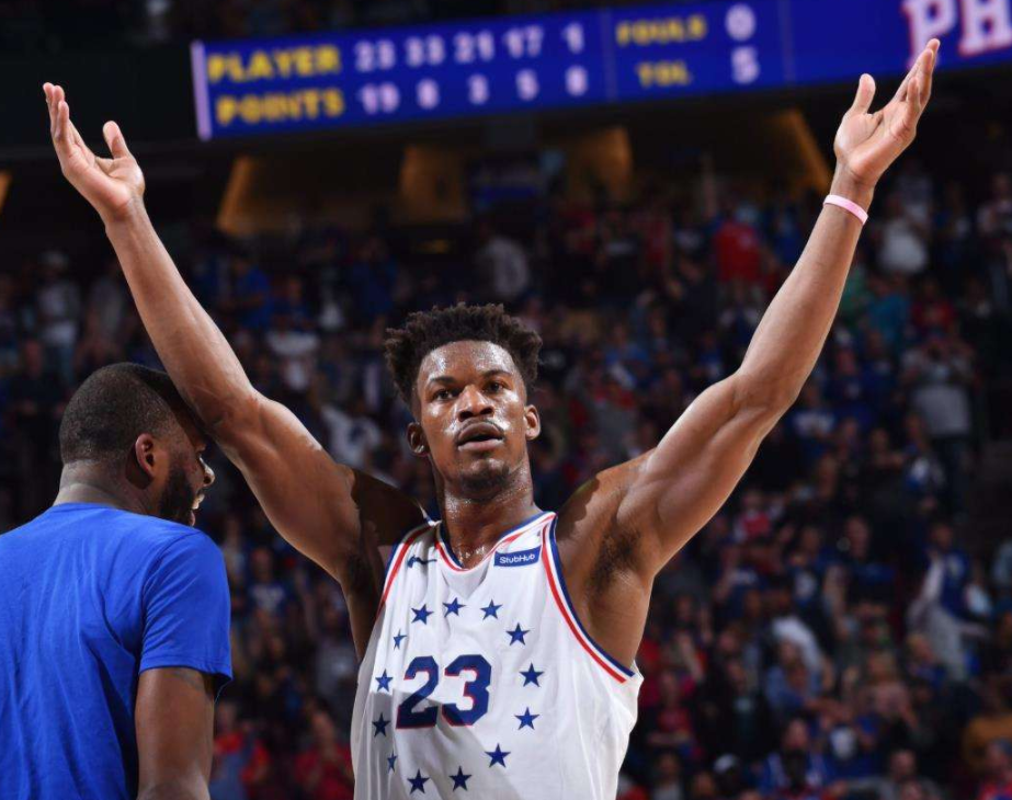 LBJ在季后赛中发挥出色，让对手难以应对的简单介绍