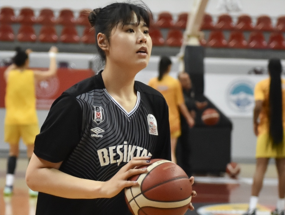 C7娱乐app-瑞士女篮一支劲旅在比赛中力挫对手，图谋夺冠(瑞士女篮一支劲旅在比赛中力挫对手,图谋夺冠的是谁)